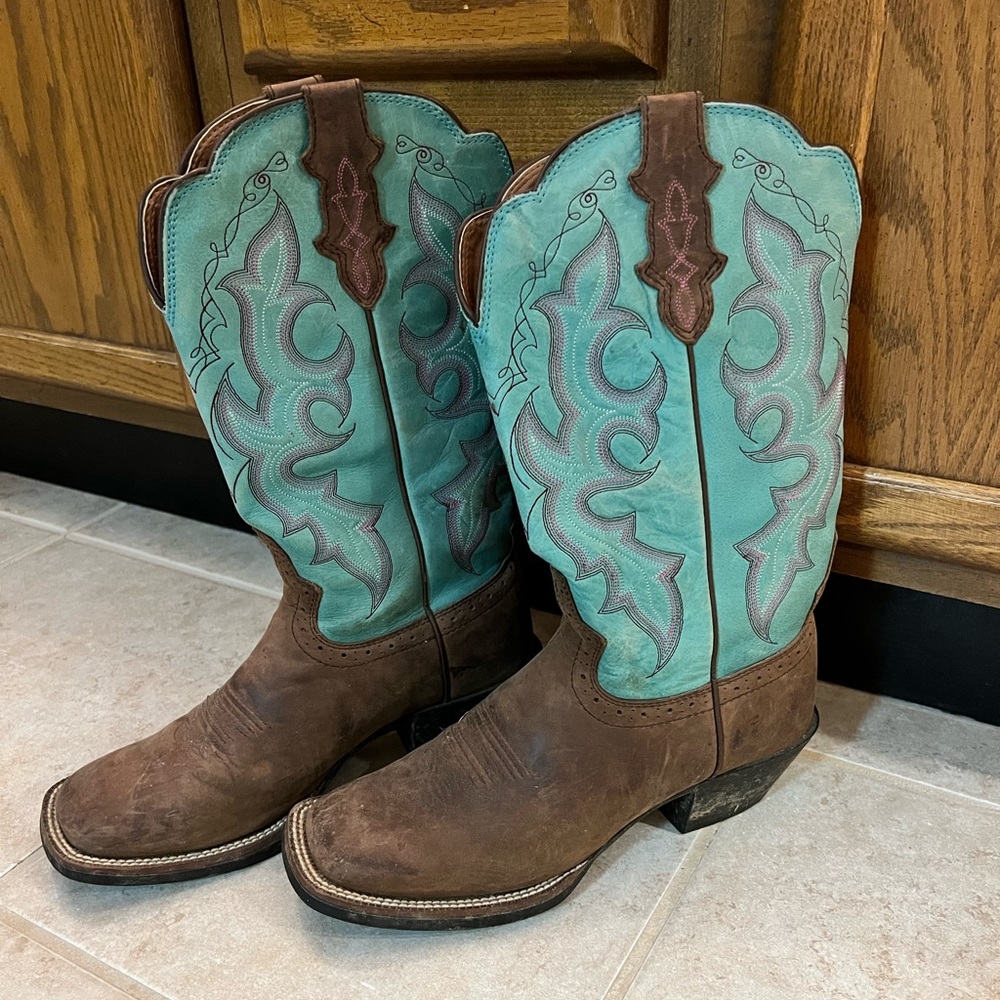 Women’s Justin Boots, size 8.5